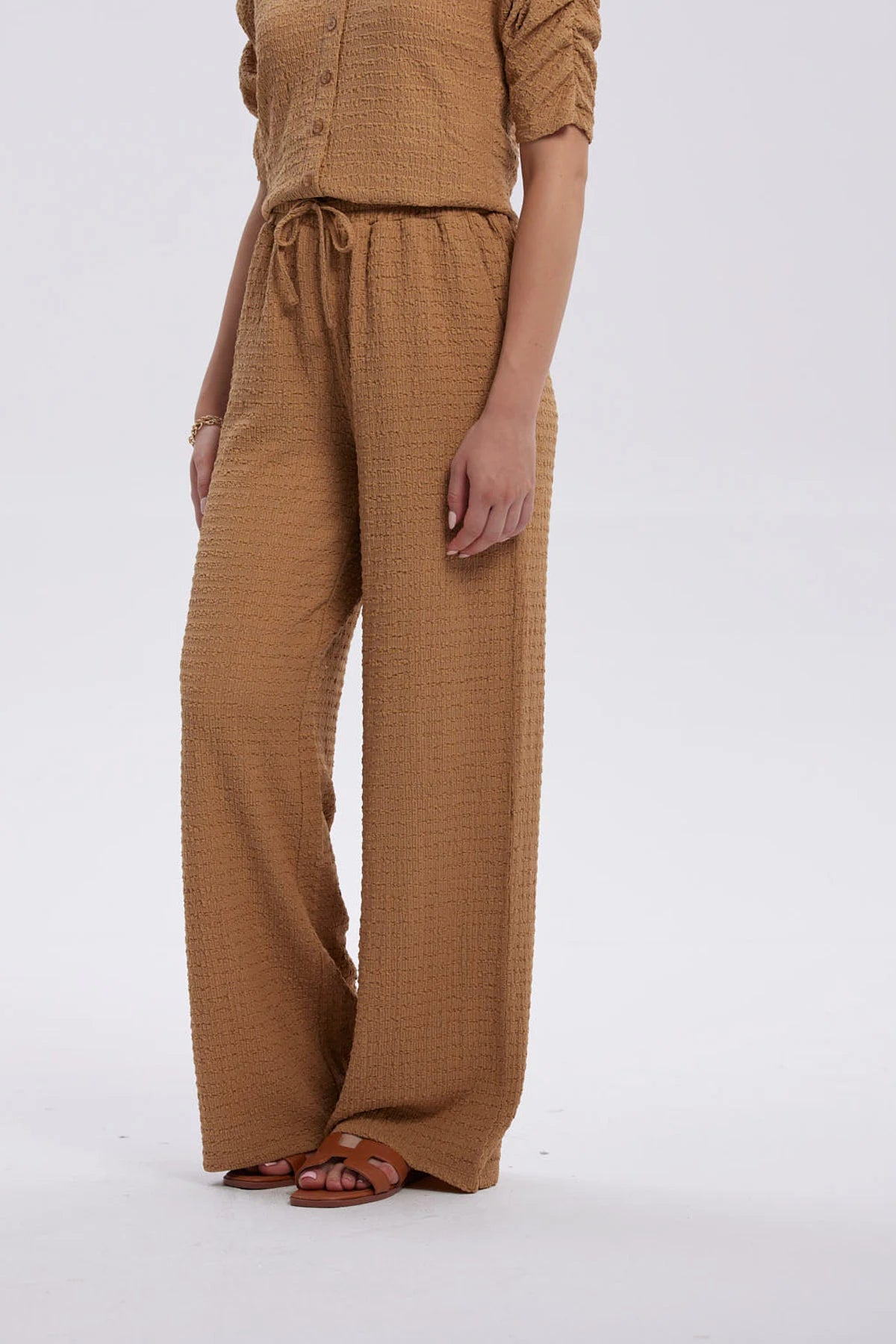 Pantalón Mujer Con Cordón Y Textura Beige
