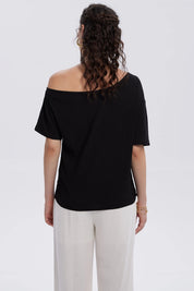 Polera Mujer Cuello Bote Negro