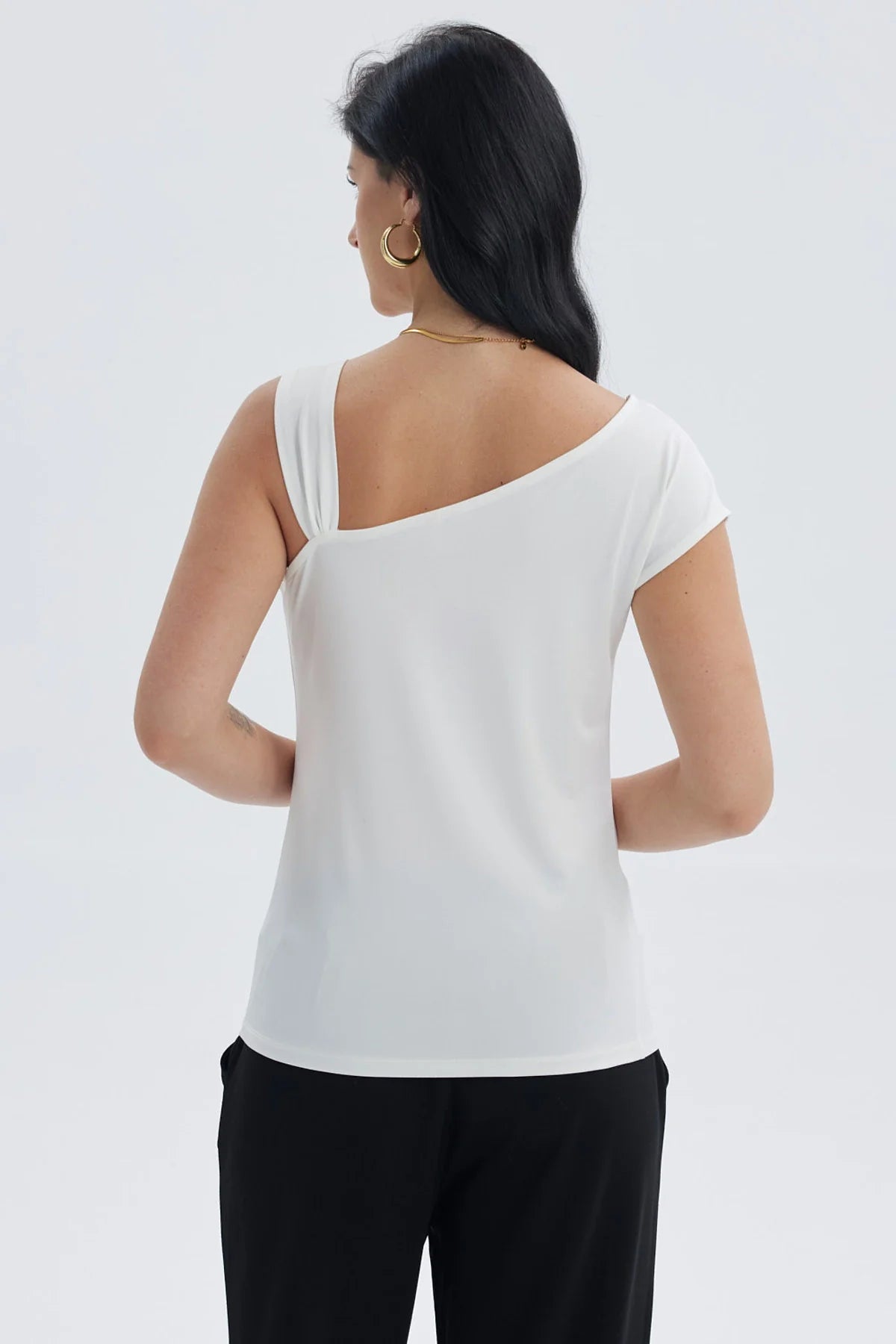 Polera Mujer Escote Asimétrico Crudo