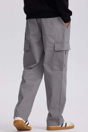 Pantalón hombre cargo calce recto gris