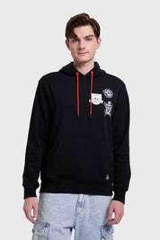 Poleron hombre negro con capucha y estampados divertidos, ideal para un look moderno.