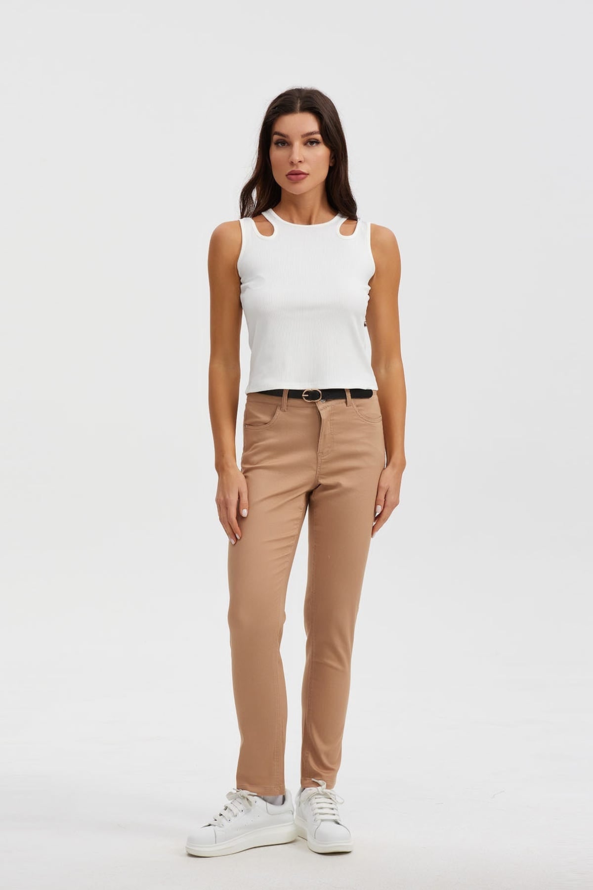 PANTALÓN MUJER GABARDINA CON CINTURÓN BEIGE