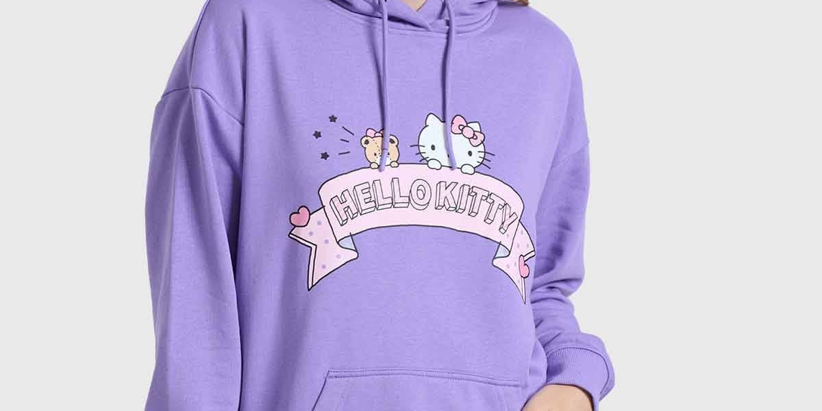 Poleron lila con estampado de Hello Kitty, capucha y bolsillo frontal para mujer.