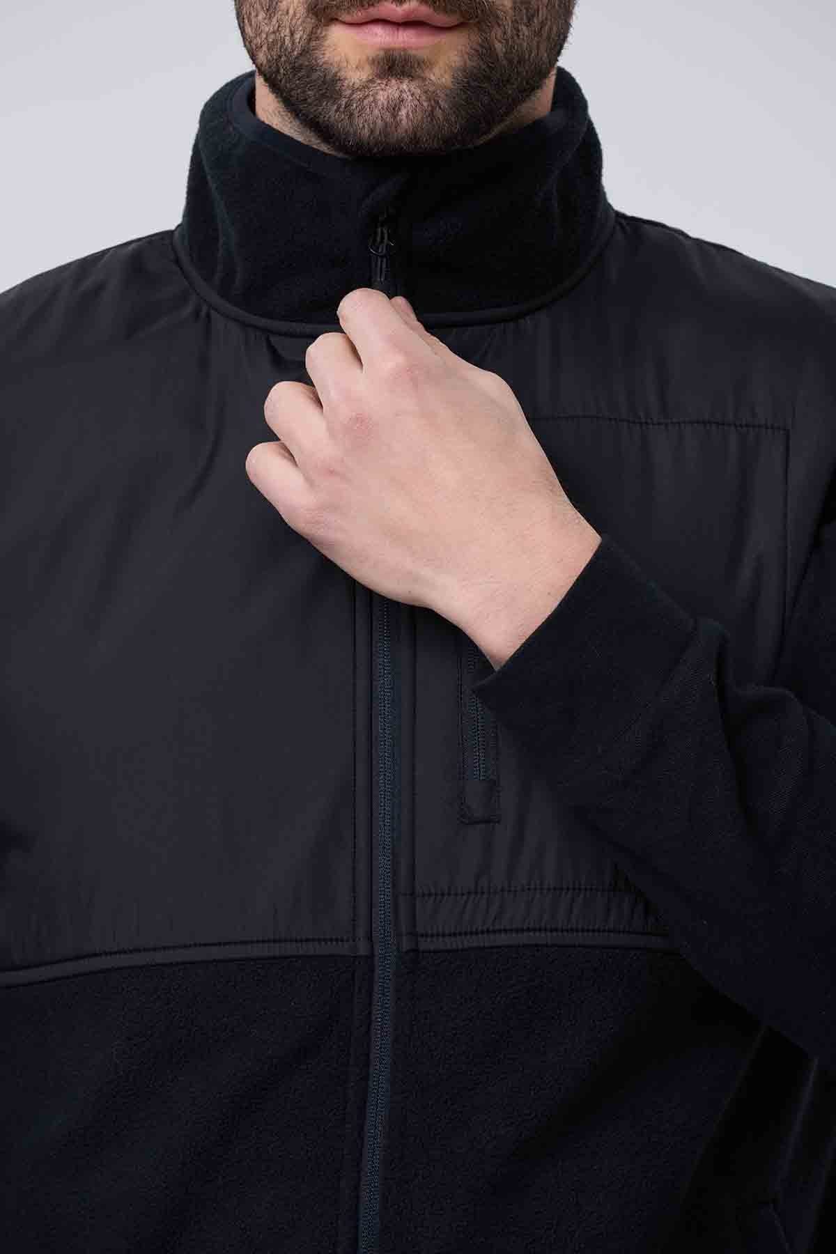Polar Hombre Con Bolsillo Negro