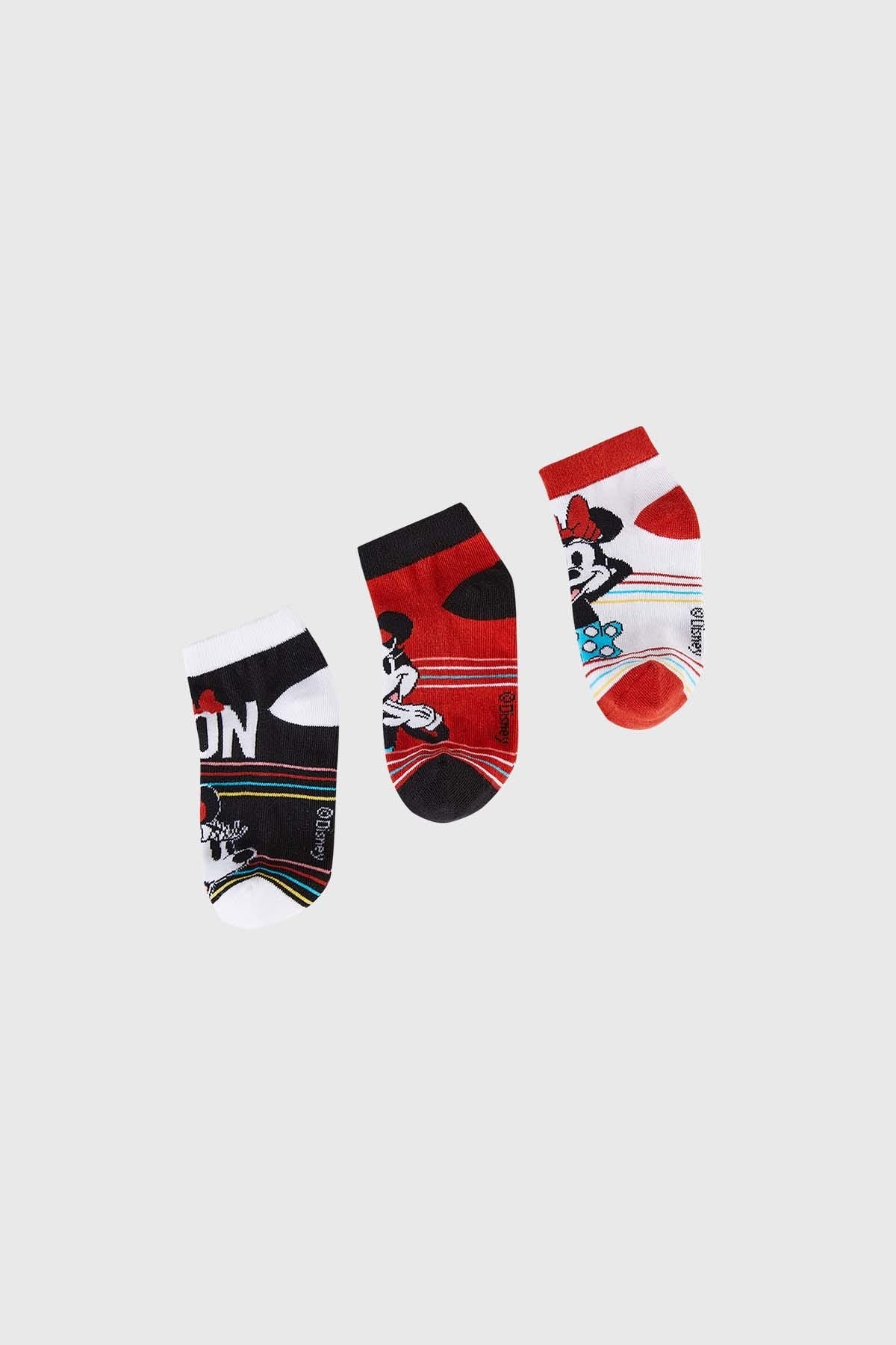 Tripack de calcetas deportivas rojas para niña con estampados divertidos.