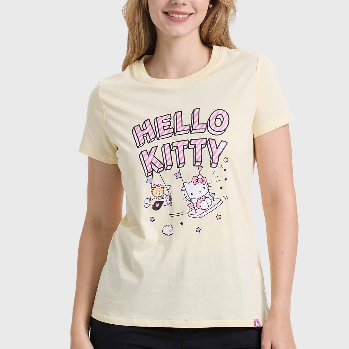 Polera mujer beige con estampado Hello Kitty, diseño divertido y moderno.