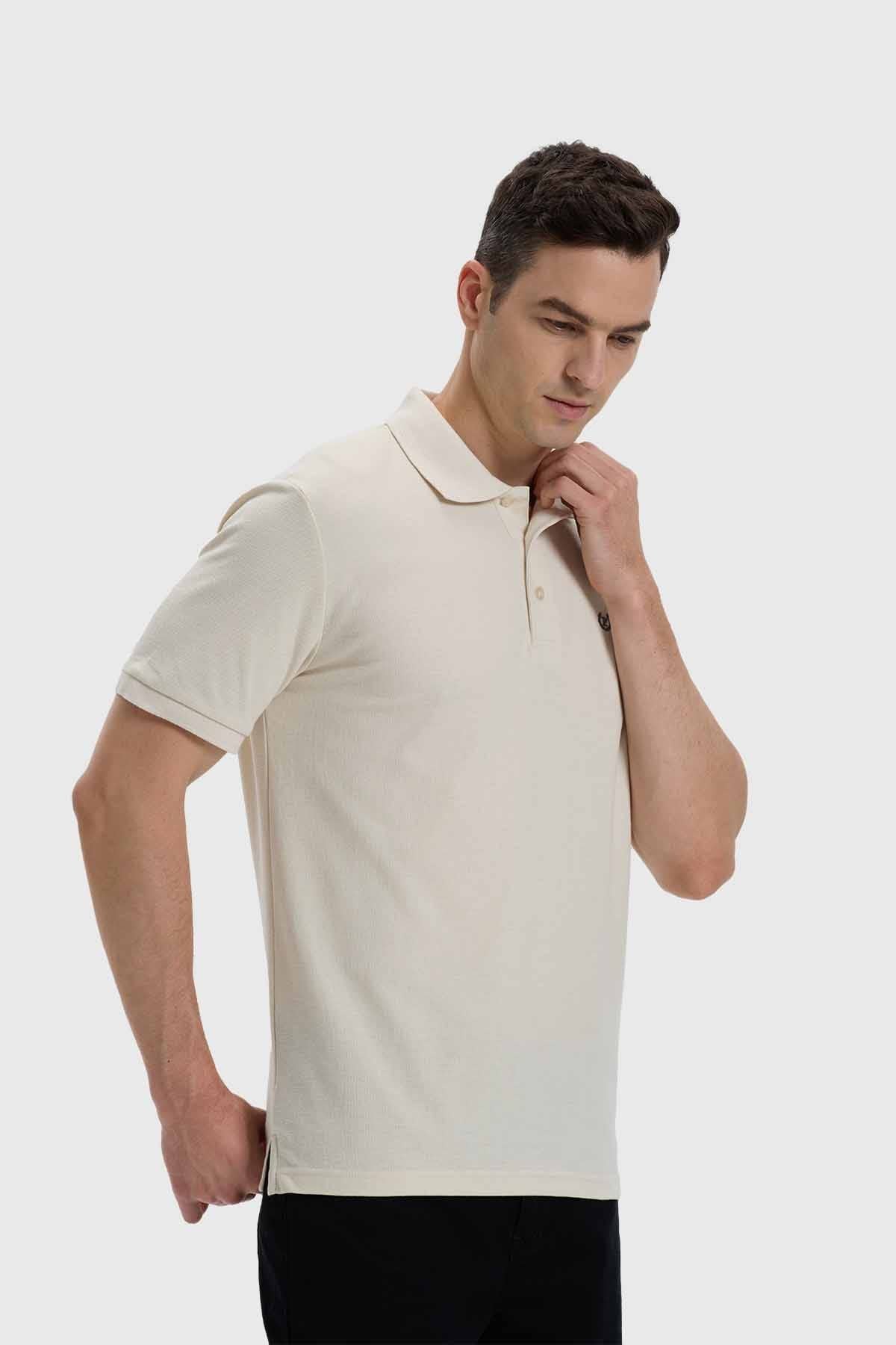 POLERA HOMBRE LISA CON LOGO BEIGE