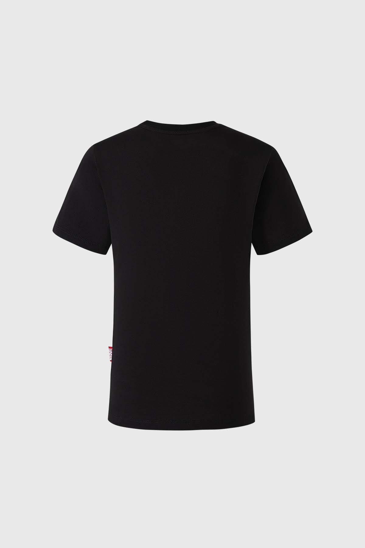 Polera negra para niño con diseño de Avengers y Iron Man en estampado colorido.