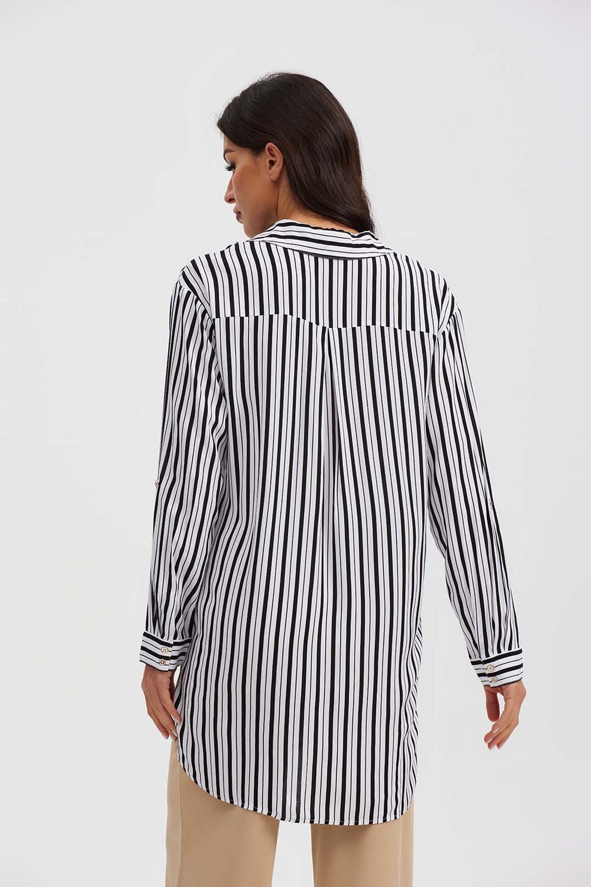 Blusa Mujer Larga Con Botón Parche Negro
