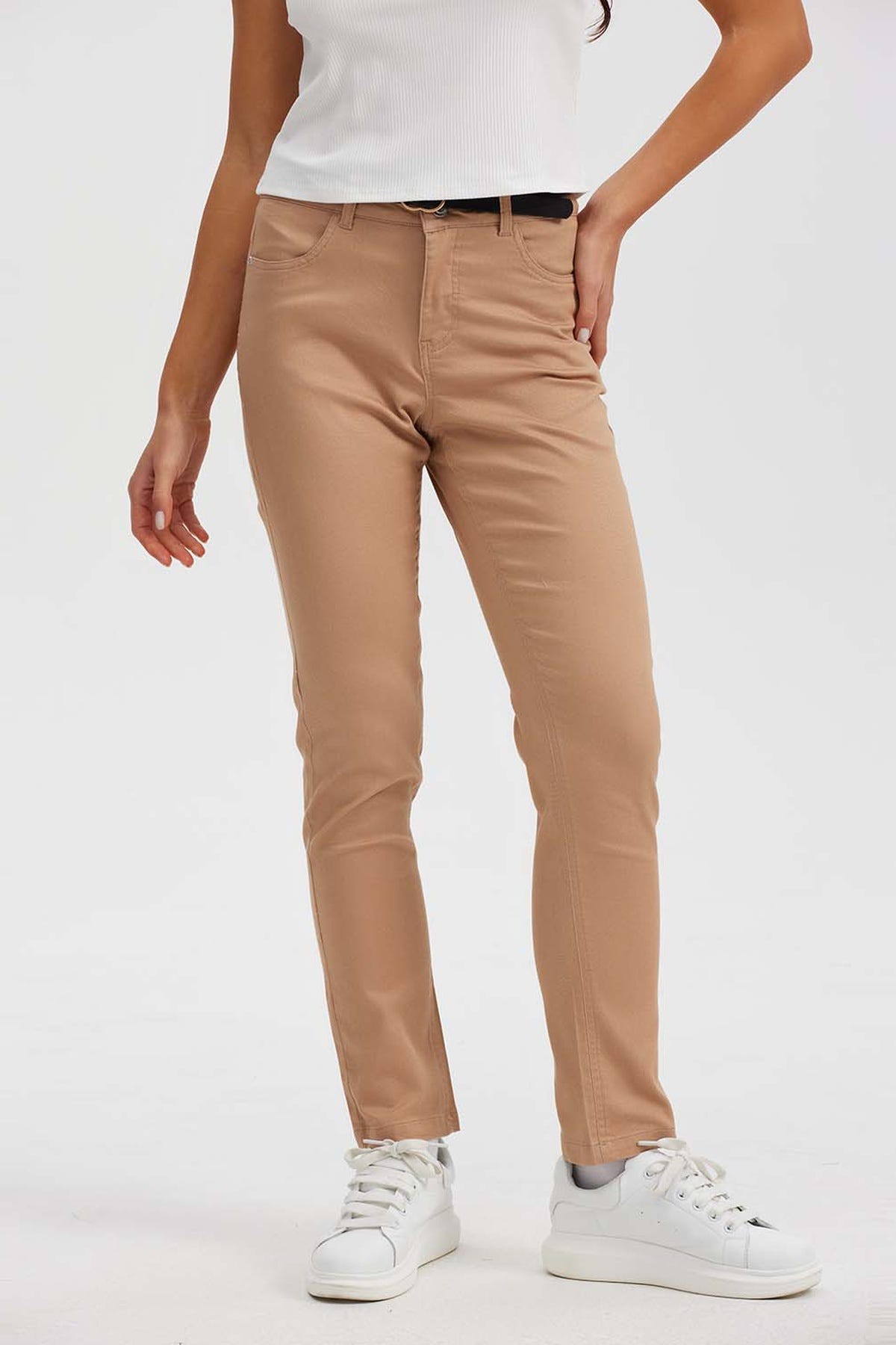 PANTALÓN MUJER GABARDINA CON CINTURÓN BEIGE