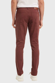 JEANS HOMBRE SLIM COLOR BURDEO
