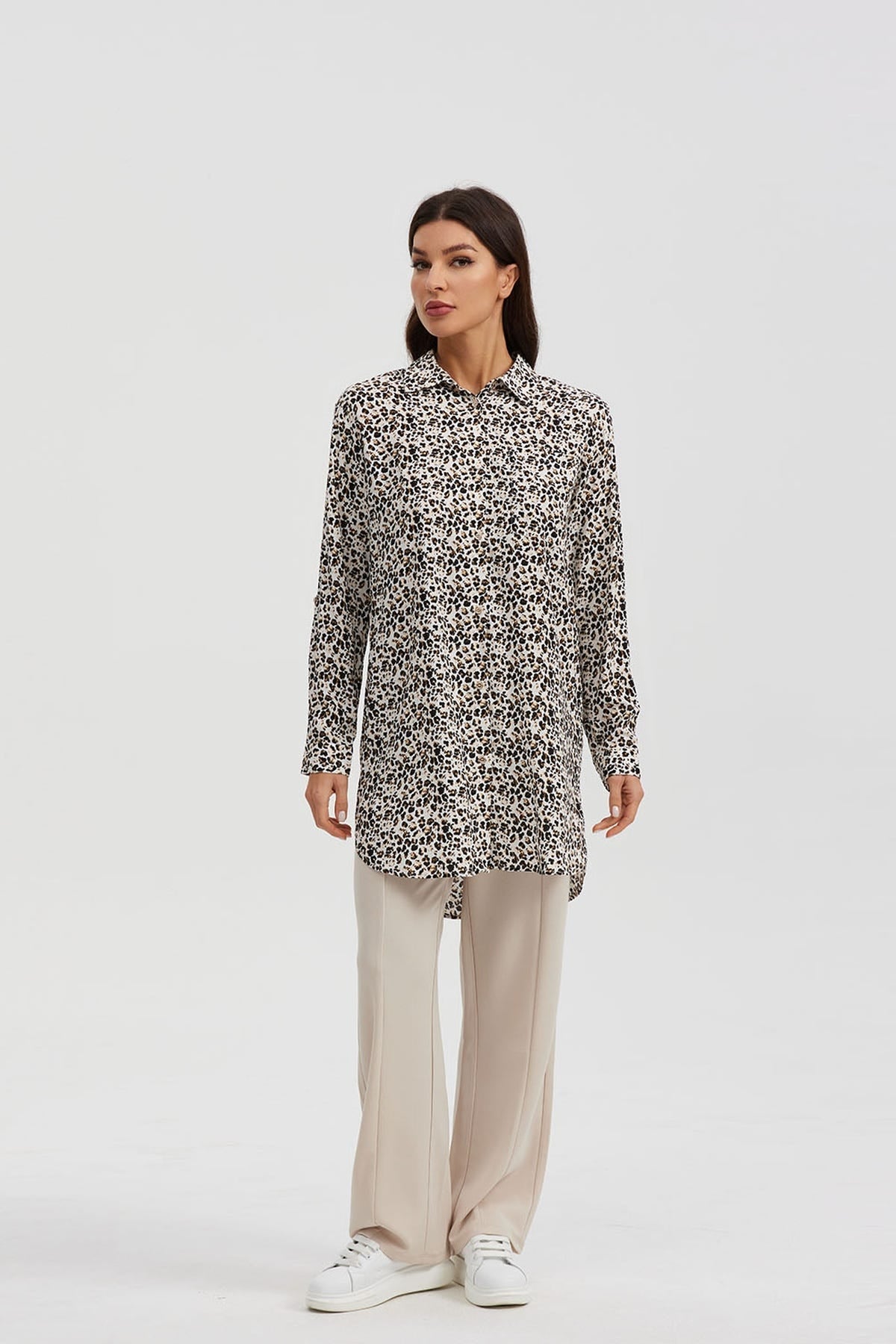 Blusa Mujer Larga Con Botón Parche Beige
