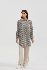 Blusa Mujer Larga Con Botón Parche Beige