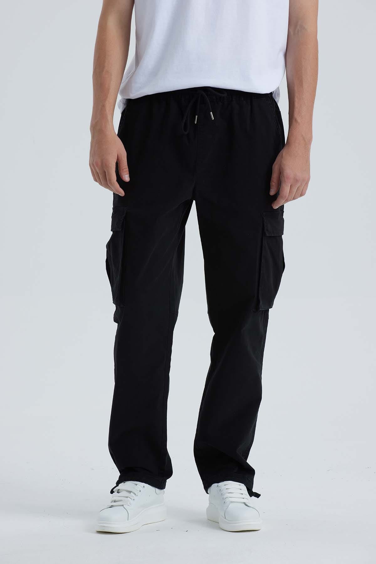 Pantalon cargo negro para hombre con diseno practico y comodo