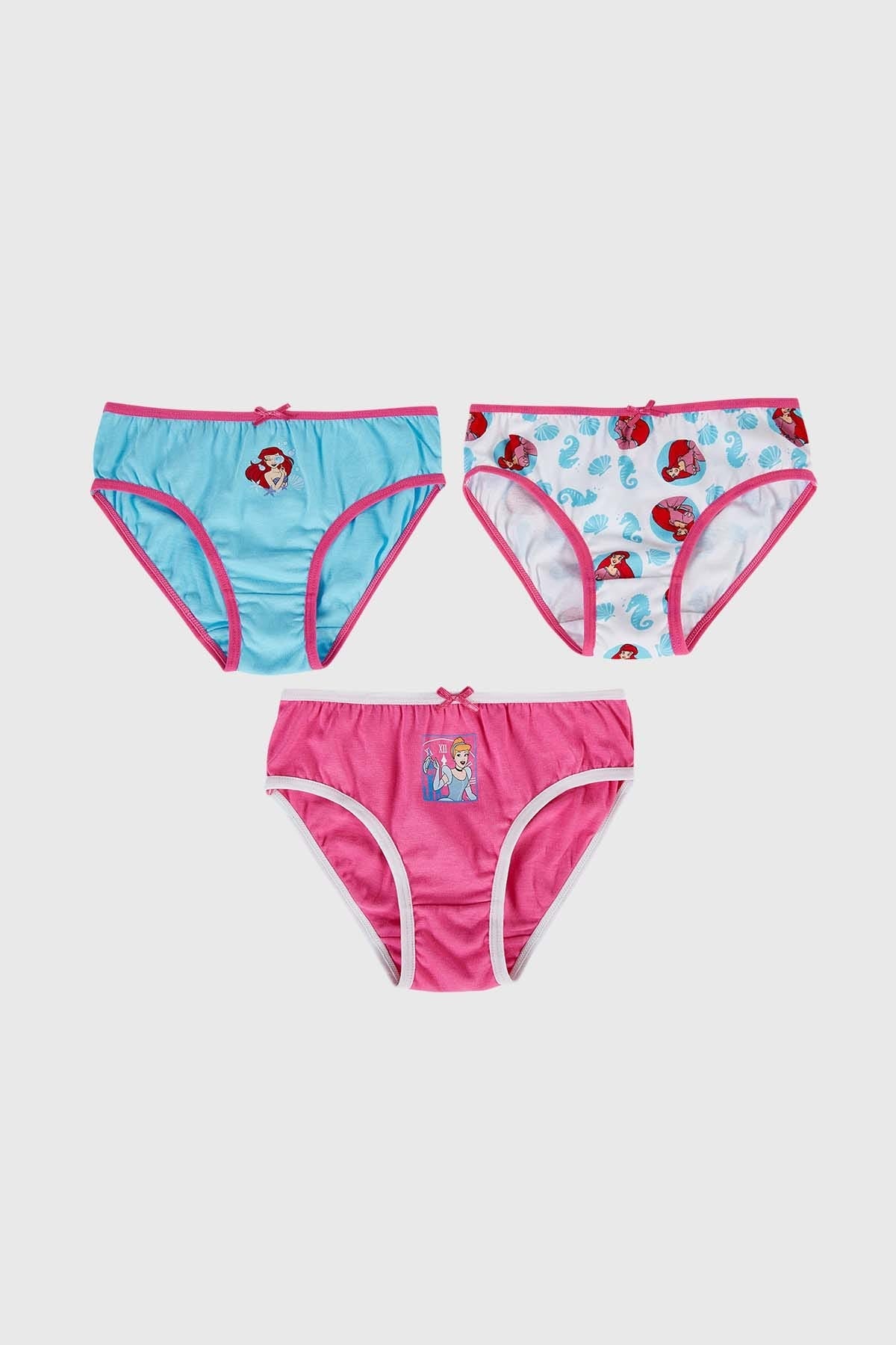 Calzon tripack para niña con diseño de princesas en tonos rosados y celestes.