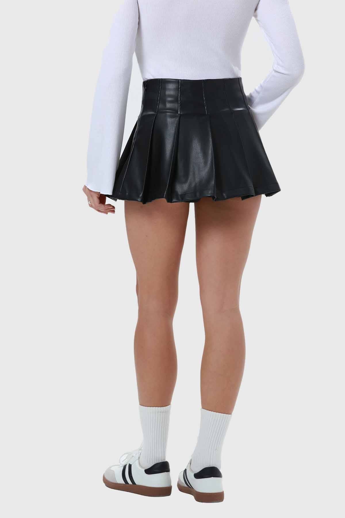 Falda Mujer Tableada Efecto Cuero Negro