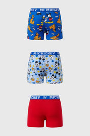 Boxer niño color calipso con estampado de Mickey y Donald en fondo claro.