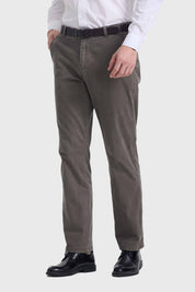 Pantalón Hombre Modelo Chino Cinturón Caqui
