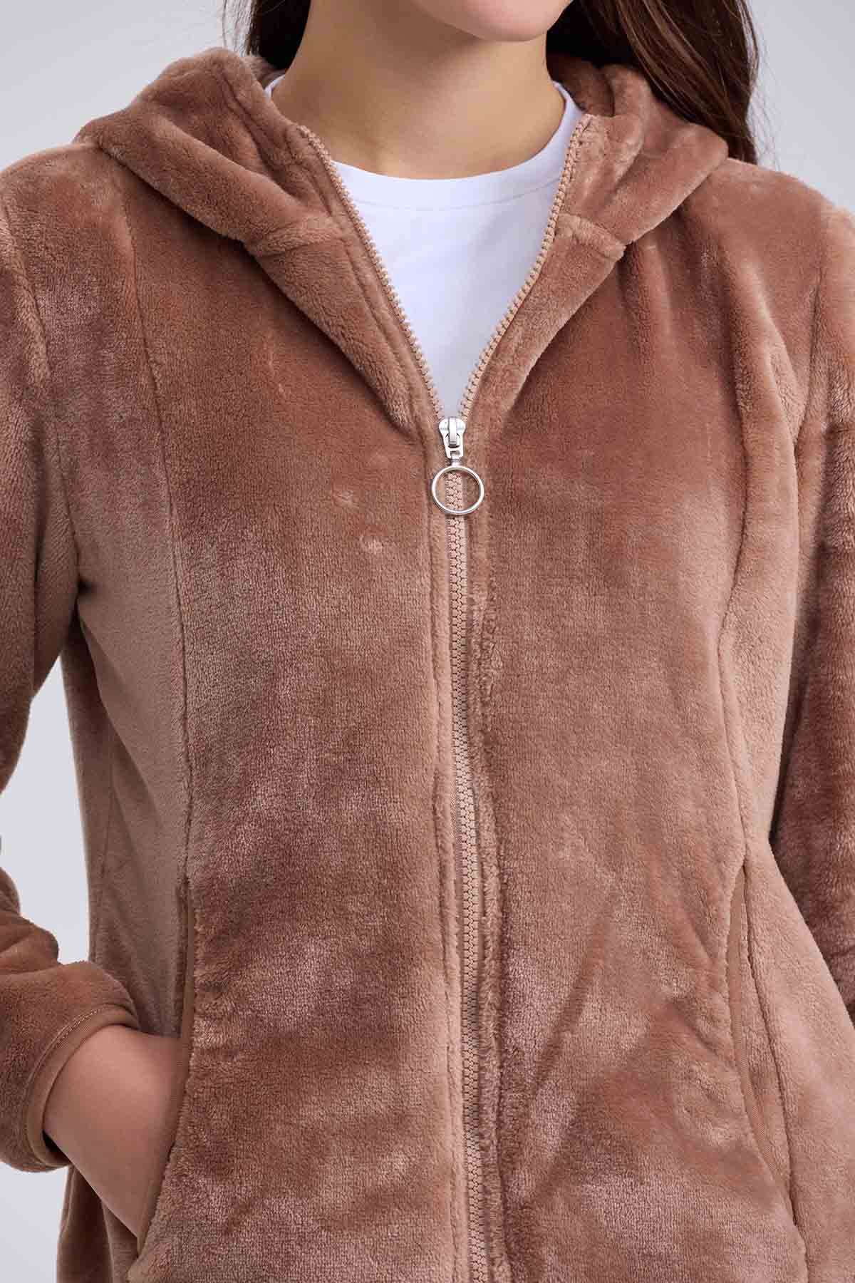 Polar Mujer Peludo Y Bolsillo Arena