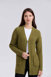 Sweater tapado en verde musgo para mujer con diseno acogedor y elegante