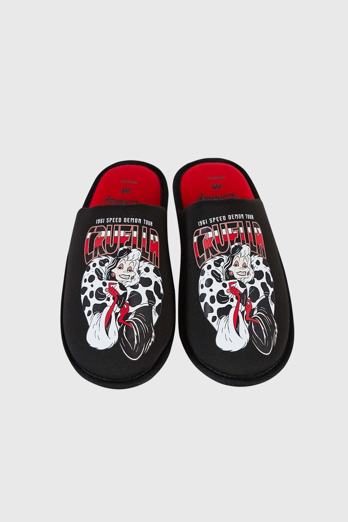 Pantufla mujer Cruella negra con diseño divertido y estampado colorido.