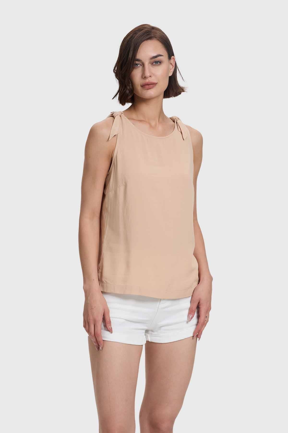 Blusa Mujer Aplicación Nudo Pabilo Beige