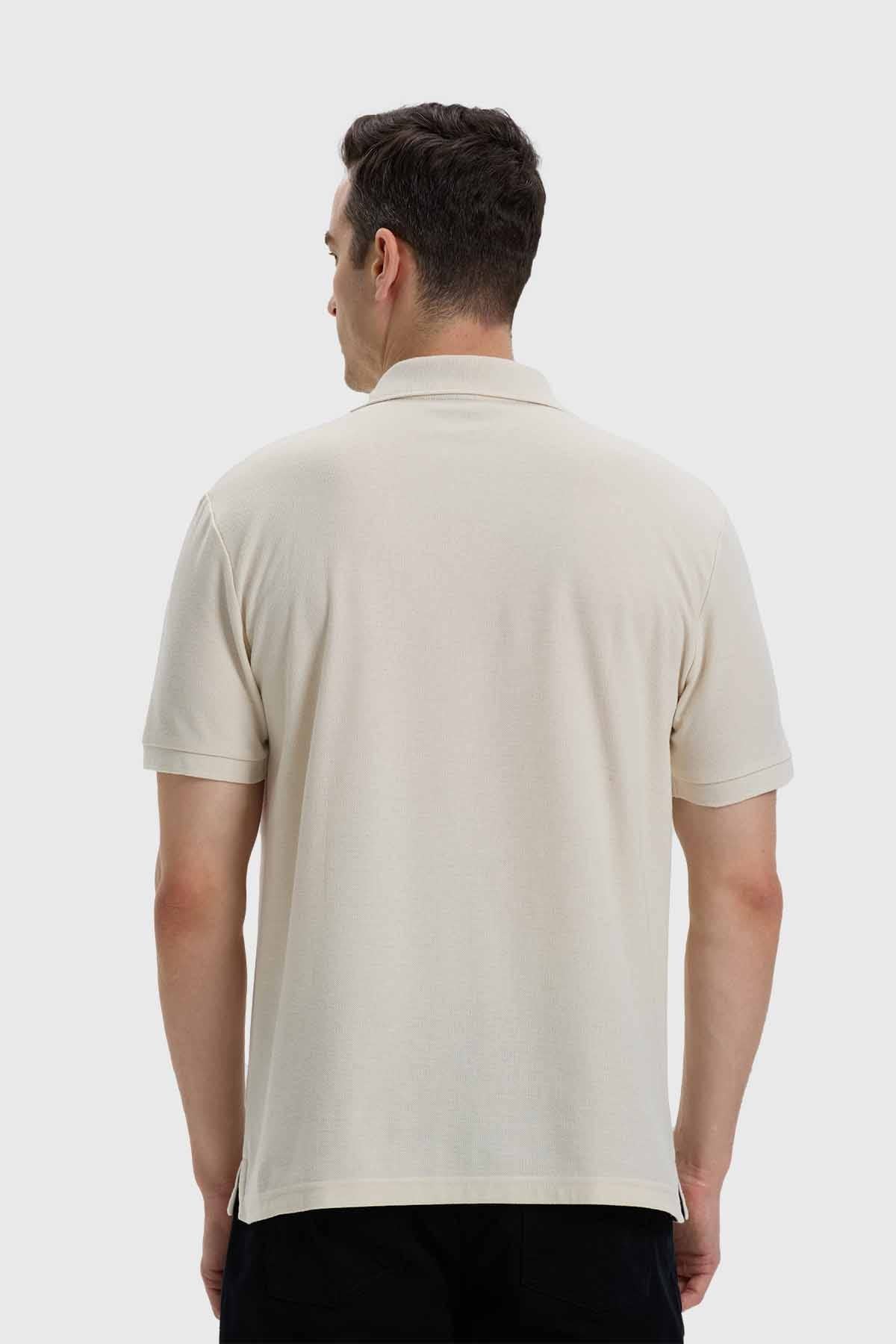 POLERA HOMBRE LISA CON LOGO BEIGE