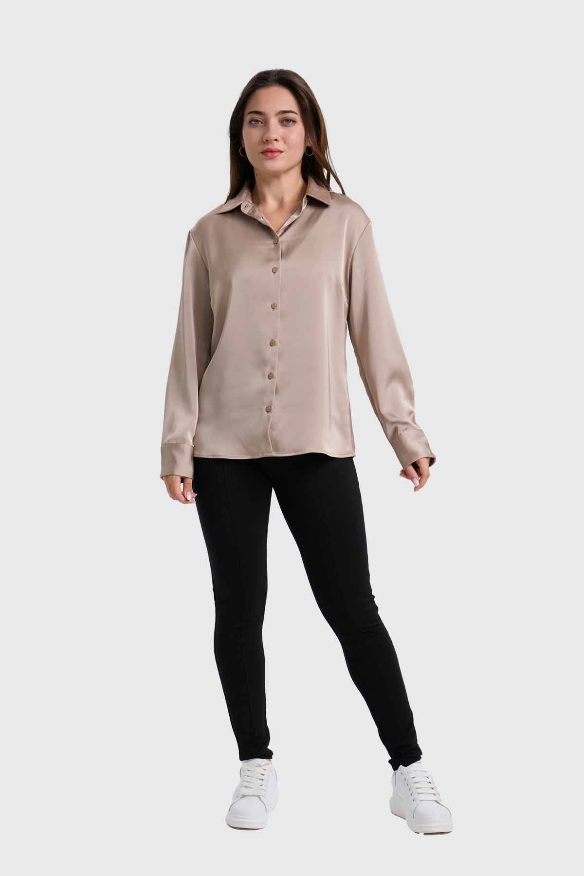 Blusa satinada beige abotonada para mujer – Fashion´s Park