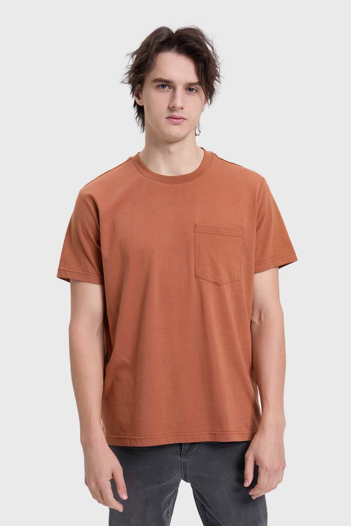 POLERA HOMBRE CON BOLSILLO CAFE