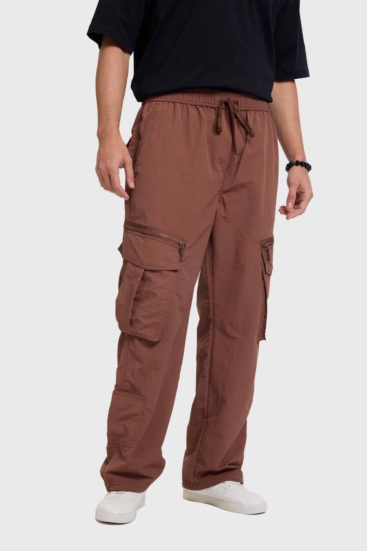Pantalón Hombre Cargo Parachute Café