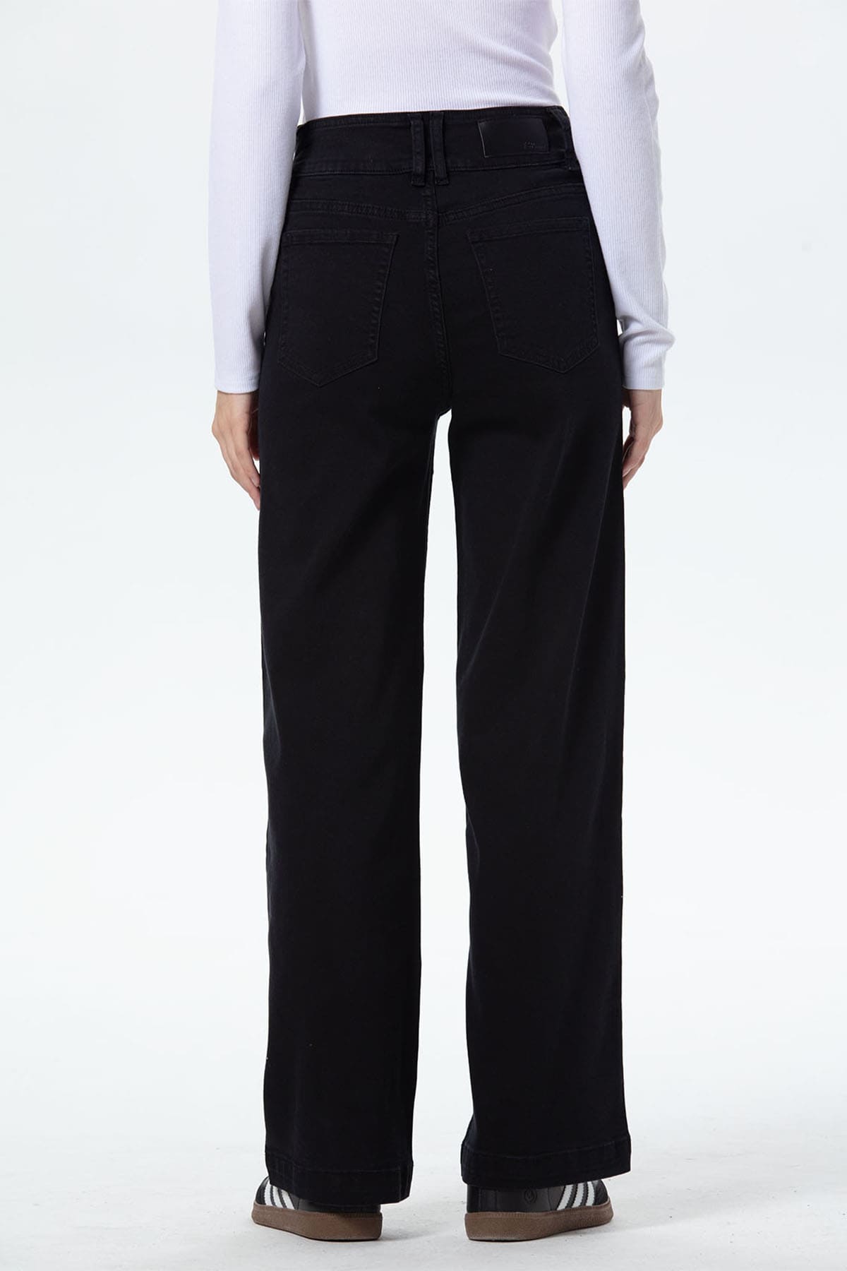 Jeans Mujer Bolsillo Calce Recto Negro
