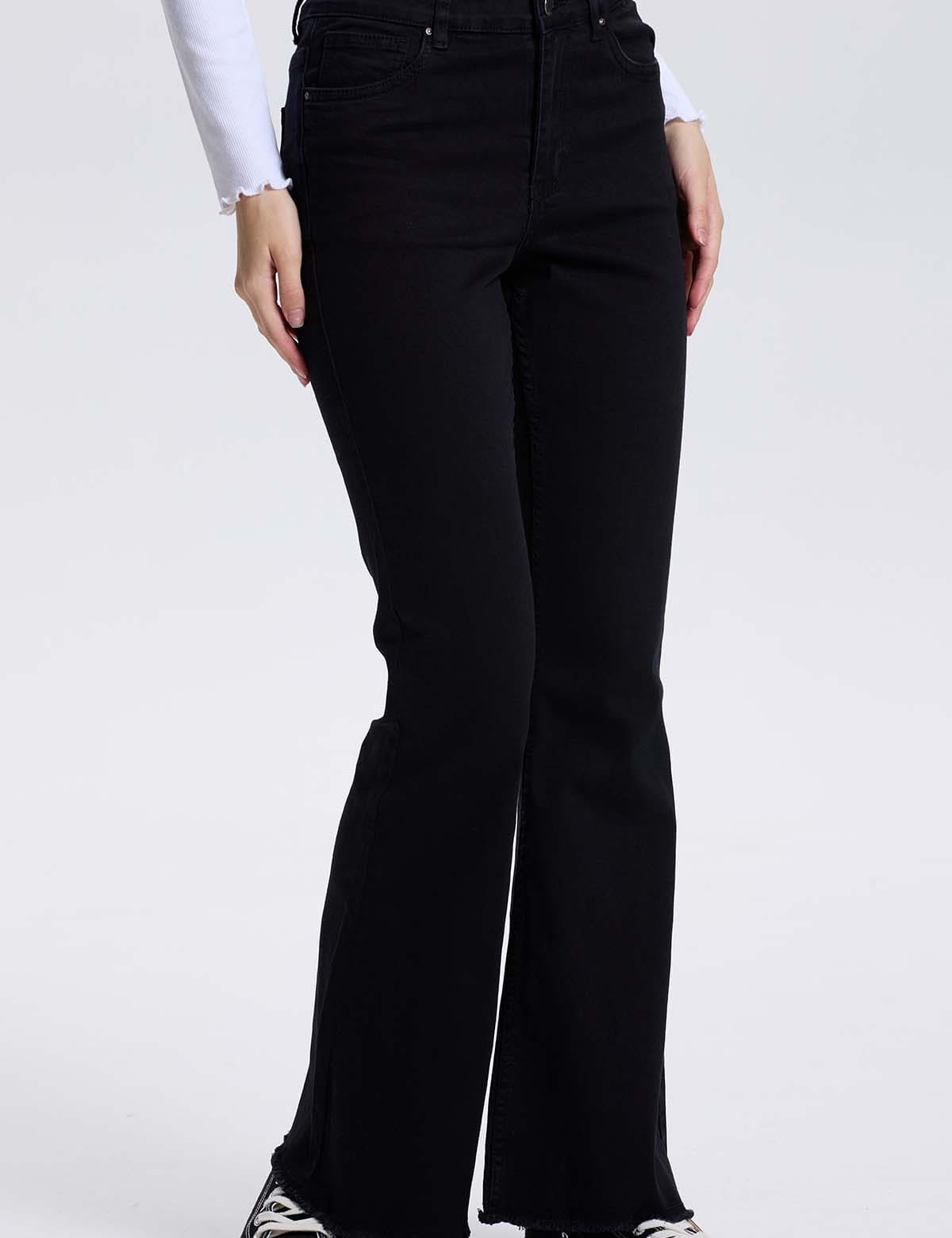 Jeans Mujer Monse Flare Negro