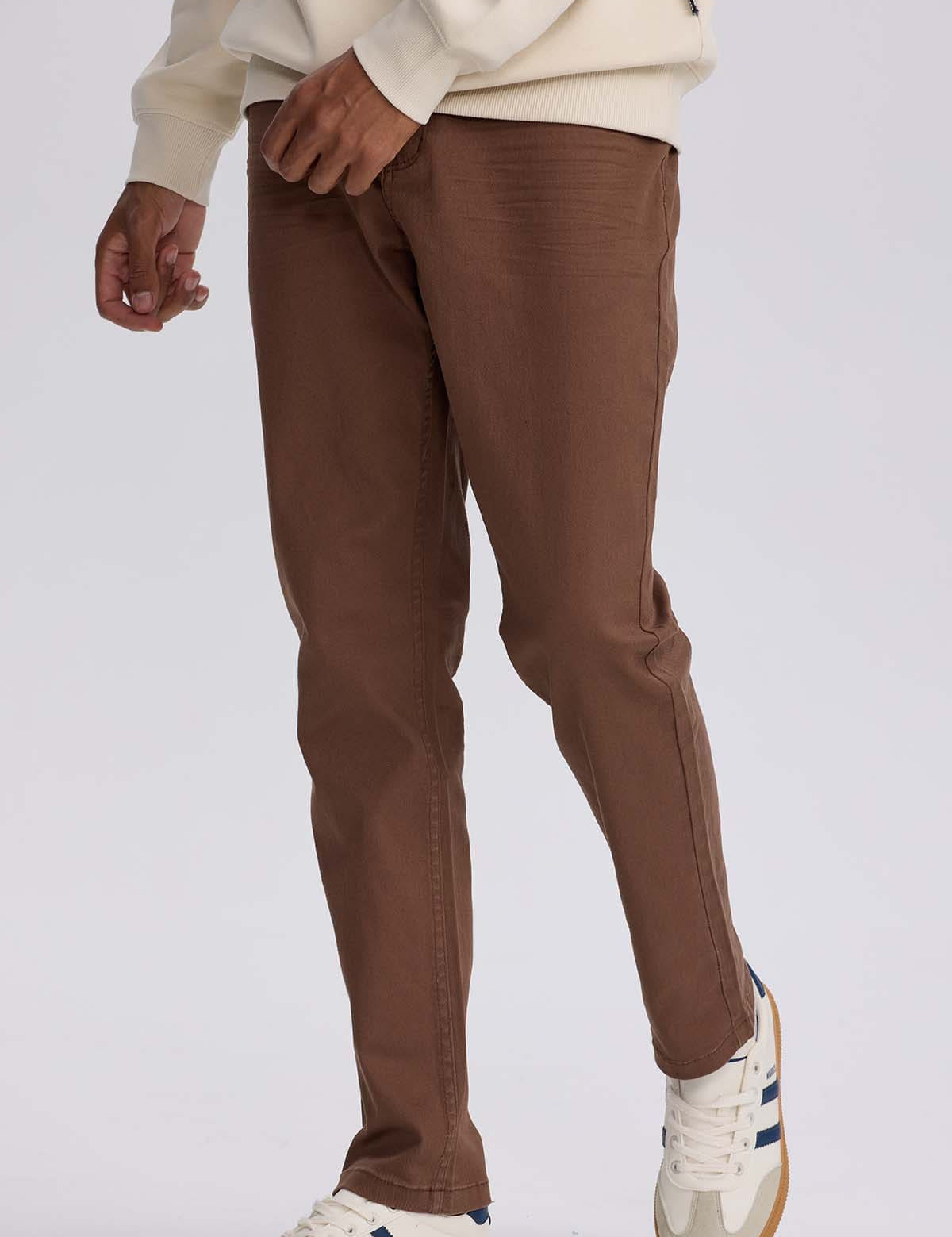 Jeans Hombre Slim Color Cafe