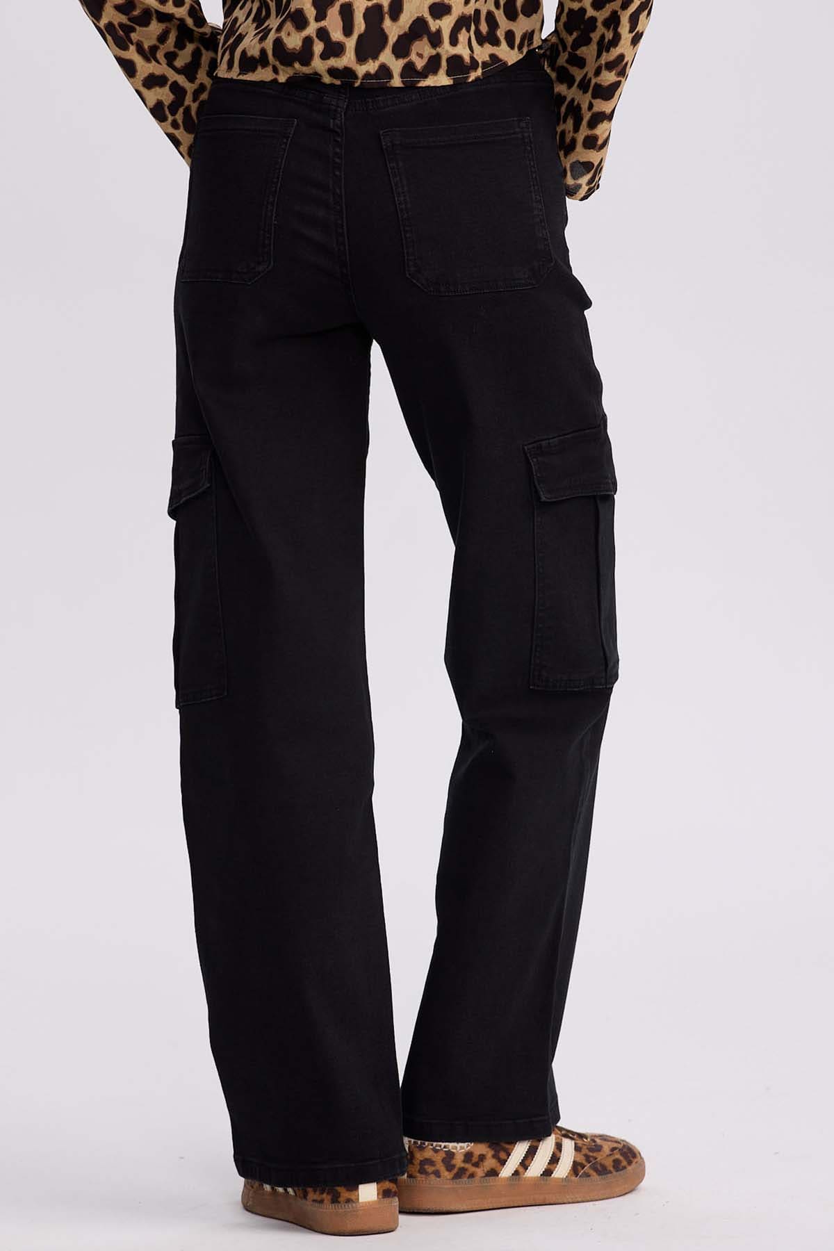 Jeans Mujer Cargo Calce Recto Negro