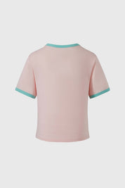 Polera mujer Tinerbell rosada con estampado floral y detalles en azul.