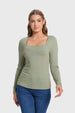 Polera de mujer verde con escote cuadrado y mangas largas sin estampa lisa y ajustada ideal para un look casual