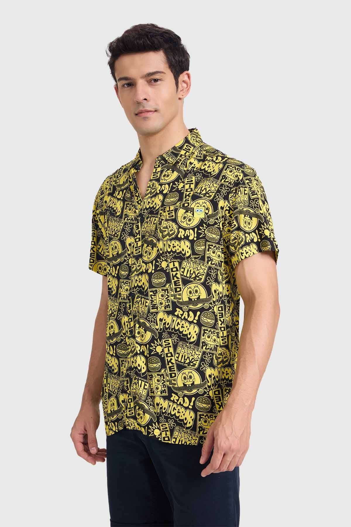 Camisa amarilla de hombre con estampado de Bob Esponja, diseño divertido y moderno.