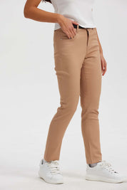 PANTALÓN MUJER GABARDINA CON CINTURÓN BEIGE