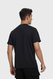 Polera negra de hombre con estampado de Iron Man y texto GENIUS.