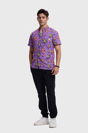 Camisa hombre Bob Esponja lila con estampado colorido y divertido.