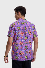 Camisa hombre Bob Esponja lila con estampado colorido y divertido.