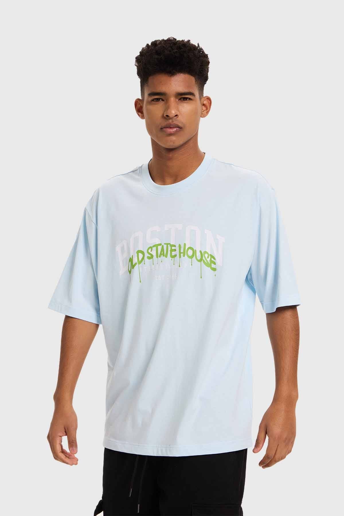 Polera Hombre College Graffiti Celeste