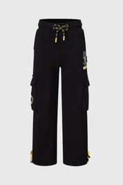 Pantalon buzo negro para niño con estampado de Batman y detalles amarillos.