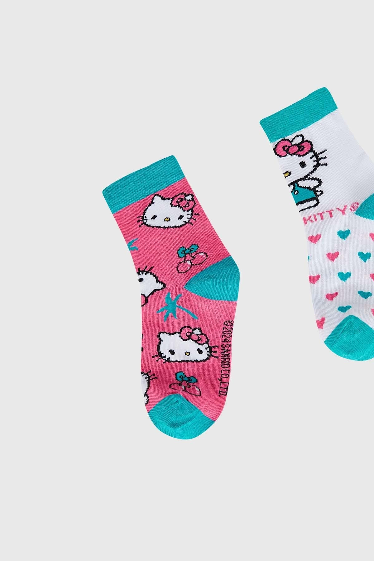 Calcetines bipack Hello Kitty rosados con estampados divertidos para niñas.