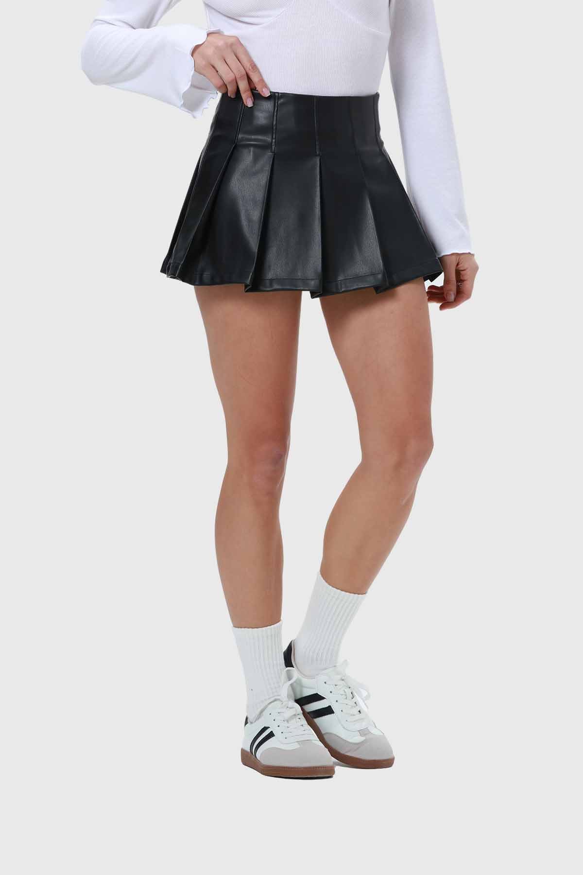Falda Mujer Tableada Efecto Cuero Negro
