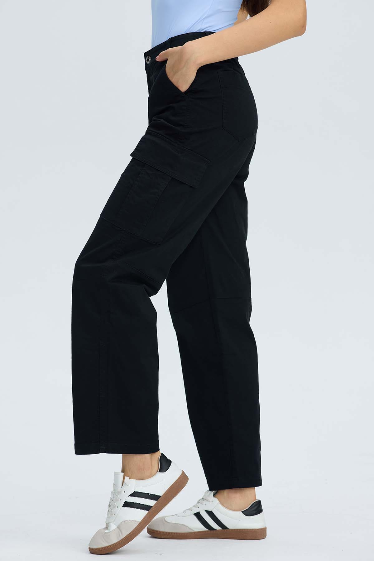 Pantalón Mujer Cargo Cortes Negro
