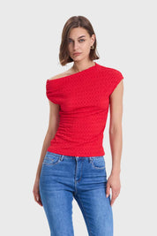 Polera asimetrica roja para mujer ideal para un look fresco y elegante