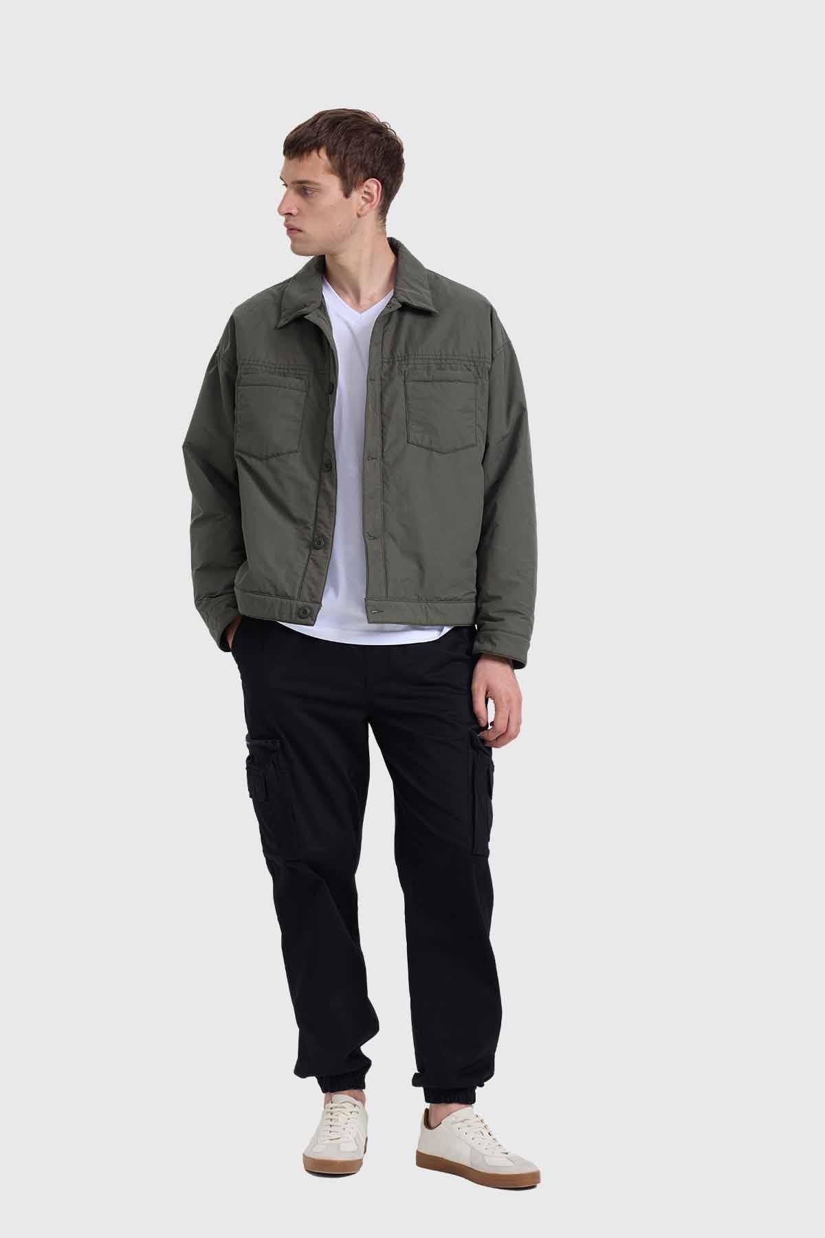 CHAQUETA HOMBRE ABOTONADA VERDE MILITAR