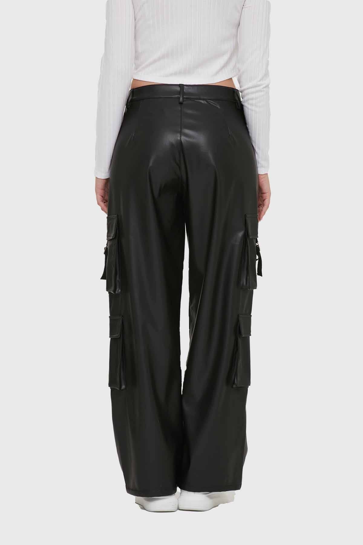 Pantalón Mujer Cargo Efecto Cuero Negro