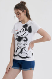 Polera blanca de mujer con estampado de Mickey Mouse del universo Disney